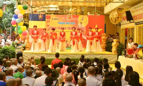 Gần 500 em nhỏ đón Trung thu đầm ấm trong chương trình “Vầng trăng yêu thương 2025”