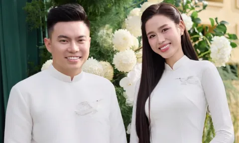 Hoa hậu Đỗ Thị Hà khóc ở lễ ăn hỏi