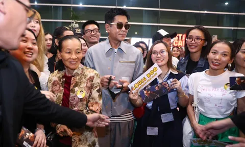 Cổ Thiên Lạc và Hồng Kim Bảo xuất hiện ở TPHCM, được fan săn đón