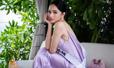 Hương Giang và dàn thí sinh Miss Universe khoe eo thon, dáng chuẩn trước biển