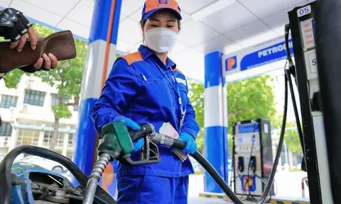 Giá xăng dầu hôm nay 25/11: Tăng cực mạnh