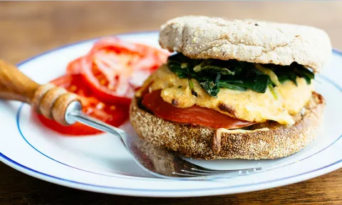 7 thói quen âm thầm gây tăng cân sau tuổi 40