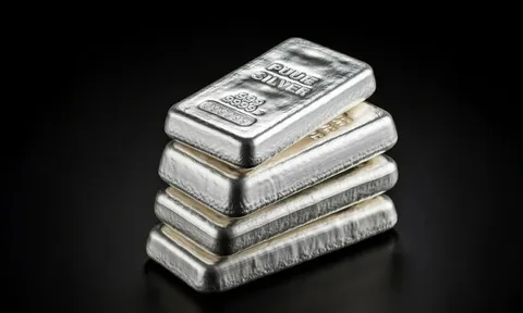 Giá bạc lao dốc, người mua đối diện nguy cơ lỗ ngay chục triệu đồng/kg