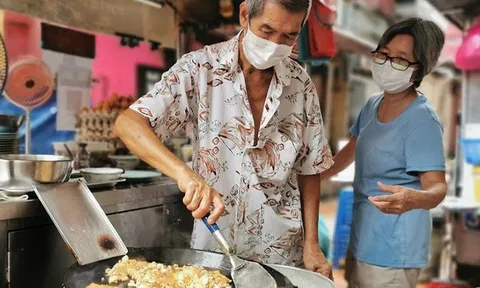 Tiệm trứng hàu phát đạt sau Covid-19