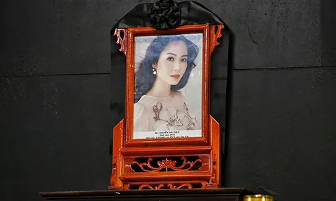 Gia đình, bạn bè tiễn hoa hậu Thu Thuỷ