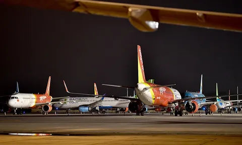 Khách giảm sốc, hàng loạt máy bay nằm "đắp chiếu"