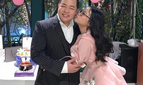 Giữa lúc Phi Nhung vướng ồn ào, Quang Lê lại đăng tải hình ảnh nhiều ẩn ý với con nuôi