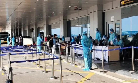 Thí điểm cách ly 7 ngày với người nhập cảnh có 'hộ chiếu vaccine'
