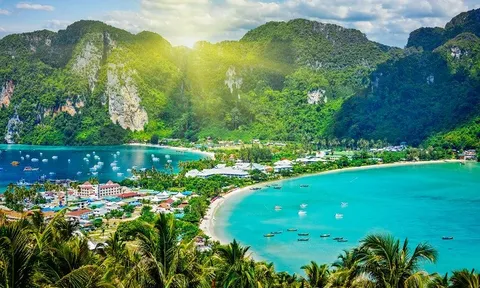 Phuket không cho khách quốc tế ở cùng dân bản địa