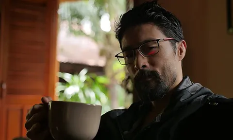 Johnny Trí Nguyễn giờ ra sao sau khi gây sốc với vẻ ngoài già nua, gầy sọp?