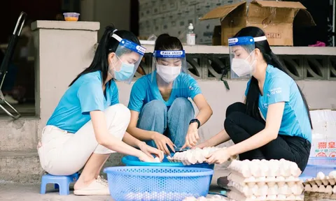 Hoa hậu Tiểu Vy, Á hậu Kiều Loan, Phương Anh, Ngọc Thảo nấu 15.000 suất ăn cho bà con nghèo chống dịch