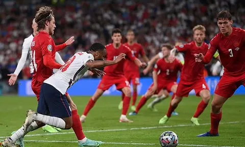 Trọng tài bị quy kết cướp chiến thắng của Đan Mạch