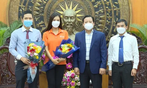 Á hậu Kim Duyên và tổ chức Hoa hậu Hoàn vũ Việt Nam ủng hộ 100 triệu đồng cho quỹ vaccine tỉnh Long An