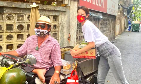 Khánh Vân cùng tặng 200 phần quà cho người khuyết tật bán vé số