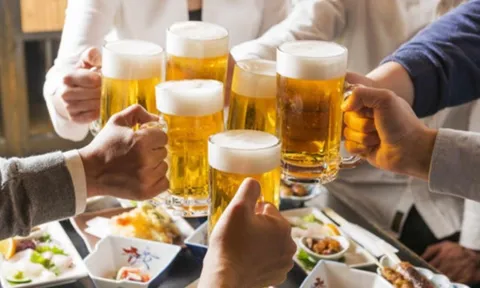 21 nam nữ nhậu trong rừng tràm bị phạt 210 triệu đồng