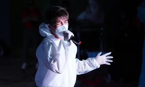 Đàm Vĩnh Hưng biểu diễn tại bệnh viện dã chiến, khu cách ly